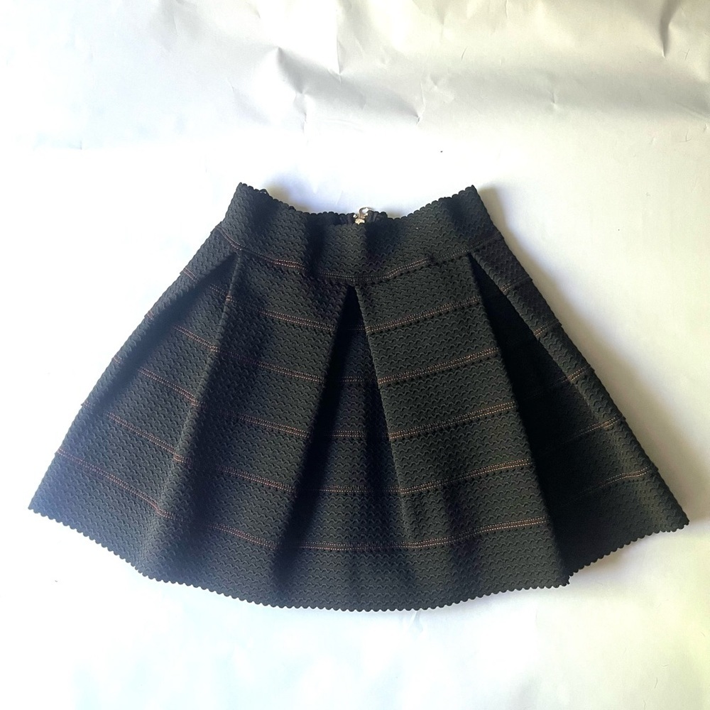 Forever 21 Elegant Black Pleated Skirt Size S
